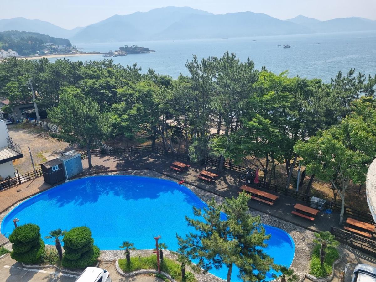 Namhae Beach Hotel Exteriör bild