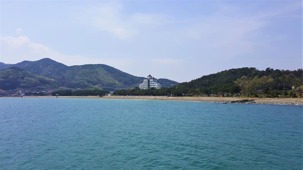 Namhae Beach Hotel Exteriör bild